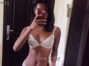 Luna_Foster