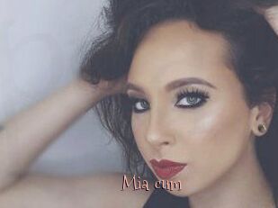 Mia_cum