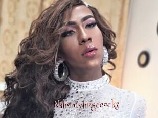 Nahomyhugecocks