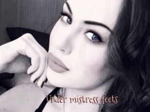 Under_mistress_feets